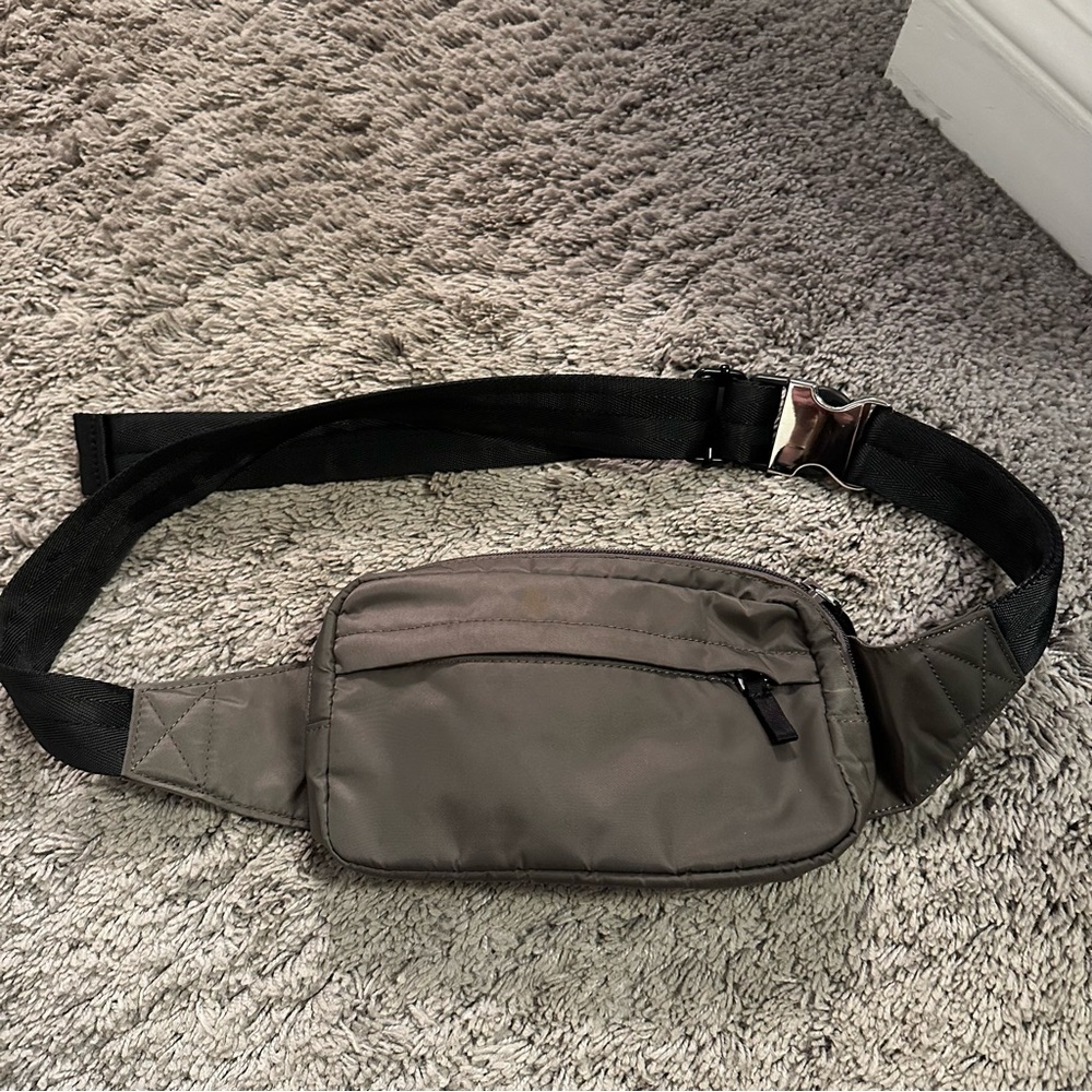 Aritzia Fanny Pack